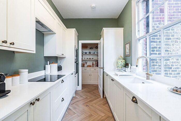 2 Bedroom Flat To Rent In Putney Hill, Lower Park, SW15