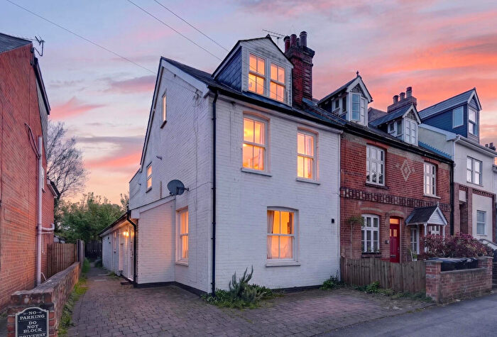 1 Bedroom Maisonette For Sale In London Road, Wokingham, RG40