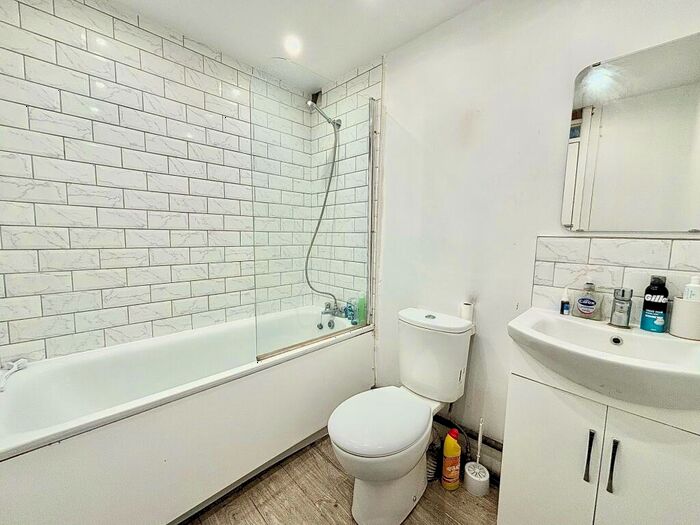 1 Bedroom Flat To Rent In Queenswood Gardens, Wanstead, E11