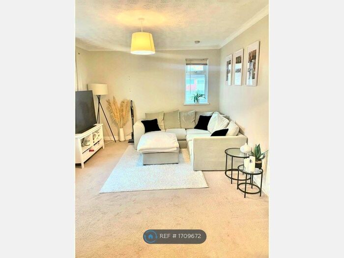 1 Bedroom Flat To Rent In Abbotswood, Yate, Bristol, BS37