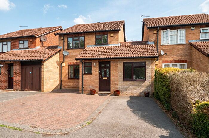 4 Bedroom Link Detached House For Sale In Galahad Close, Slough, Berkshire, SL1