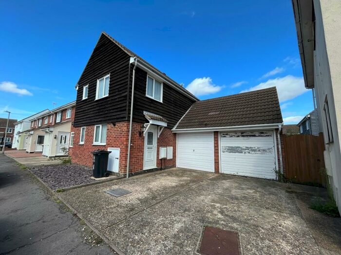 3 Bedroom End Of Terrace House To Rent In Lupin Way, Clacton-On-Sea, CO16