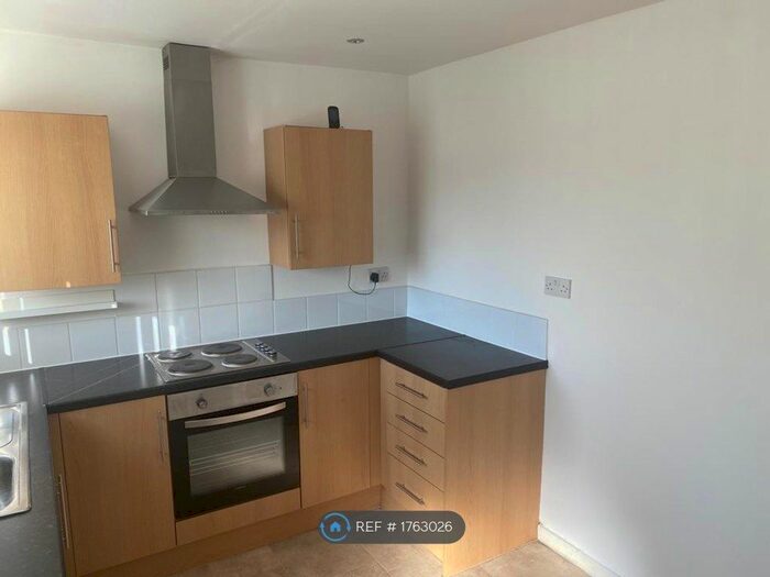 2 Bedroom End Of Terrace House To Rent In Bracknall Avenue, Liverpool, L32