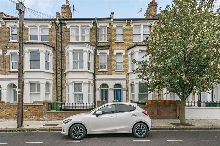 2 Bedroom Flat For Sale In Davisville Road, Shepherd's Bush, W12