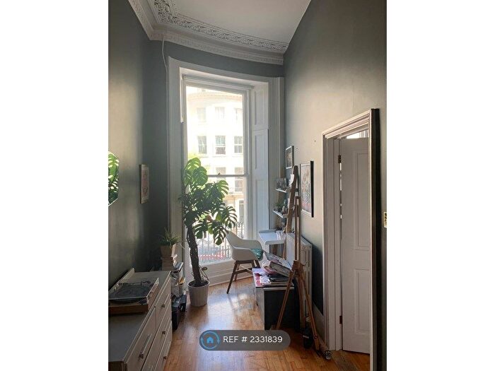 2 Bedroom Flat To Rent In Brunswick Place, Hove, BN3
