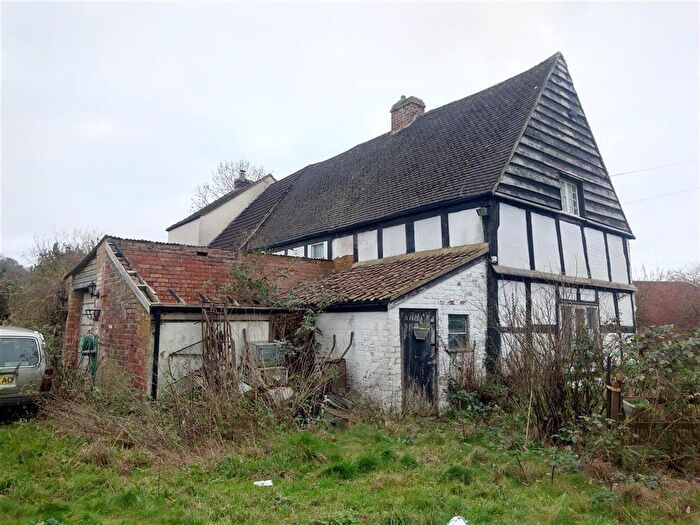 3 Bedroom Semi Detached House For Sale In Green Street, Stonehouse, GL10