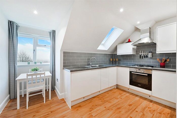 1 Bedroom Flat For Sale In Windwood, Mill Street, Redhill, RH1