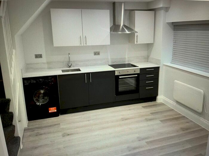 2 Bedroom Semi-Detached House To Rent In Station Passage, London, E18