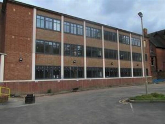 2 Bedroom Flat To Rent In Ednam Court, Ednam Road, Dudley, DY1