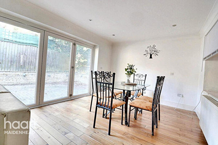 4 Bedroom Detached House For Sale In Heathermount, Bracknell, RG12