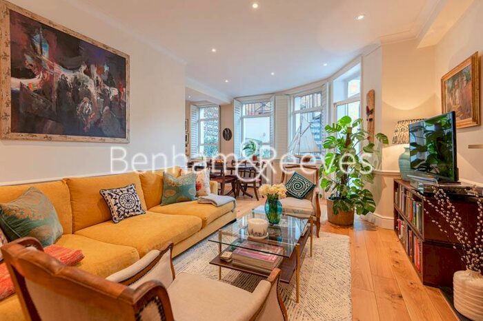 2 Bedroom Flat To Rent In Old Brompton Road, South Kensington, SW5