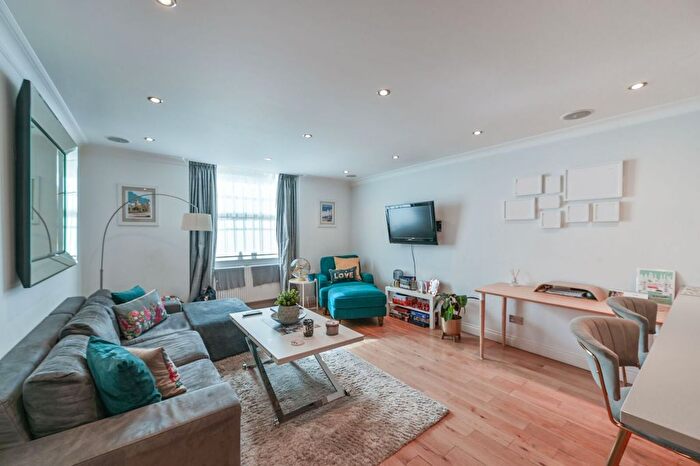 2 Bedroom Flat For Sale In St Georges Square, Pimlico, London, SW1V