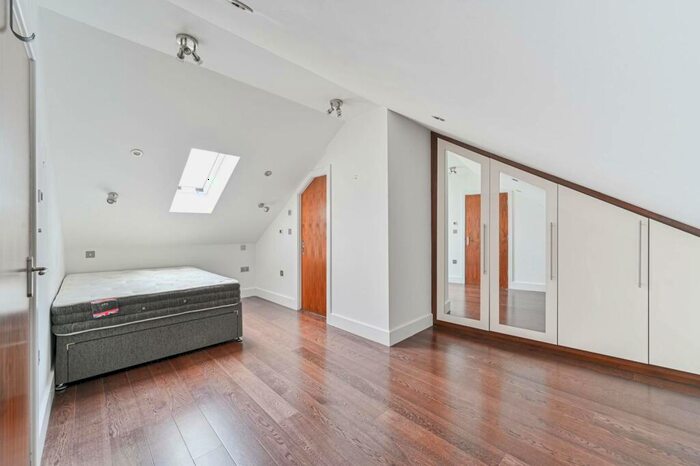 3 Bedroom Flat To Rent In Peckham High Street, Peckham, London, SE15