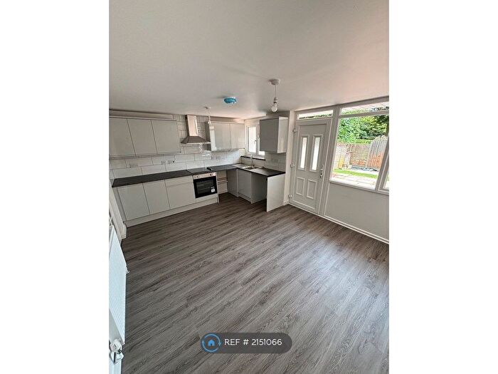 4 Bedroom Terraced House To Rent In Rydal Way, Bletchley, Milton Keynes, MK2