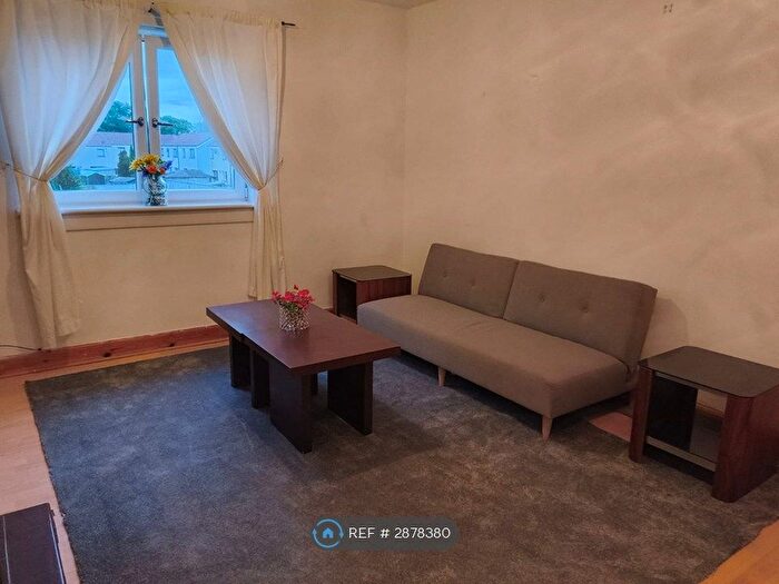 3 Bedroom Flat To Rent In East Castle St, Alloa, FK10