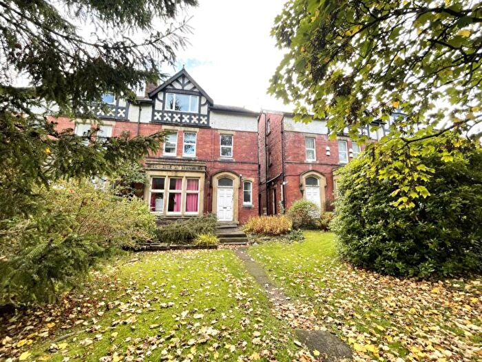 Flat To Rent In Claremont Drive, Headingley, Leeds, LS6