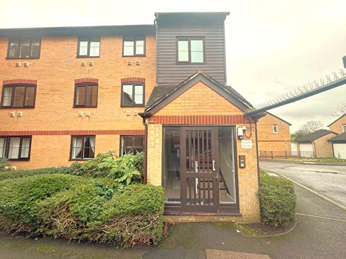 2 Bedroom Flat To Rent In Kilberry Close, Isleworth, TW7