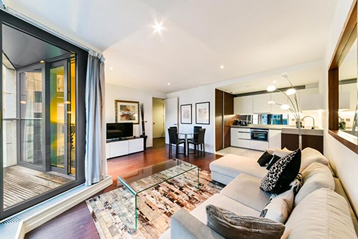 2 Bedroom Flat To Rent In North Boulevard, Baltimore Wharf, Canary Wharf, London, E14