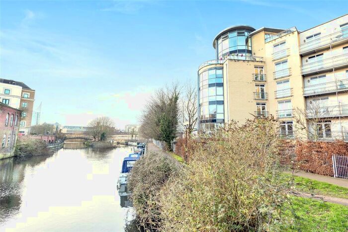 2 Bedroom Apartment To Rent In The Meridian, Kenavon Drive, Reading, Berkshire, RG1