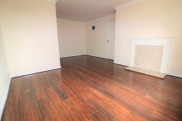 2 Bedroom Flat To Rent In Shurland Avenue, Barnet, EN4