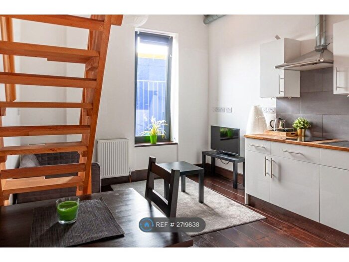 Studio To Rent In Edgware Road, London, NW2