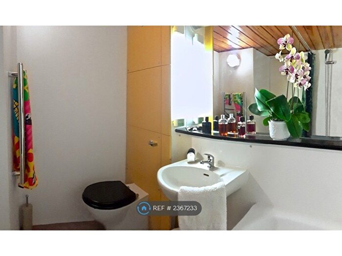 1 Bedroom Flat To Rent In Manhattan Building, London, E3