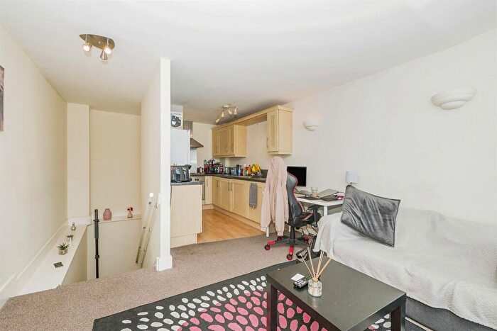 1 Bedroom Apartment For Sale In Westgate Street, Cardiff, CF10