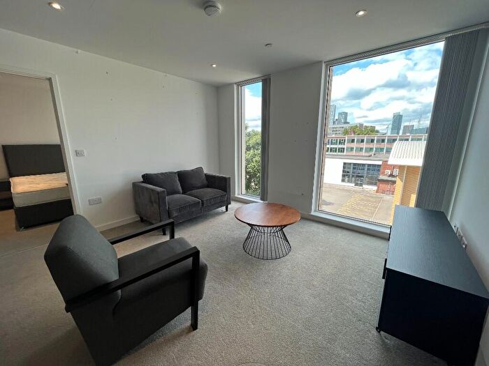 2 Bedroom Flat To Rent In Boundary Lane, Manchester, Greater Manchester, M15