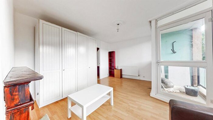 3 Bedroom Maisonette To Rent In Tinsley Road, Stepney Green, E1