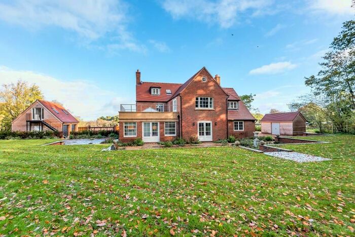 5 Bedroom Detached House To Rent In North End, Newbury, RG20