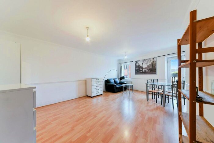 2 Bedroom Flat To Rent In Horseferry Road, Limehouse, London, E14