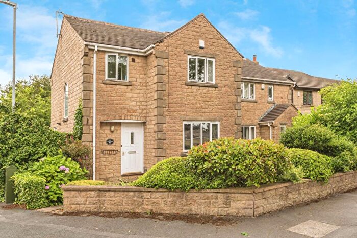 3 Bedroom Detached House For Sale In Spinners Way, Scholes, Cleckheaton, West Yorkshire, BD19