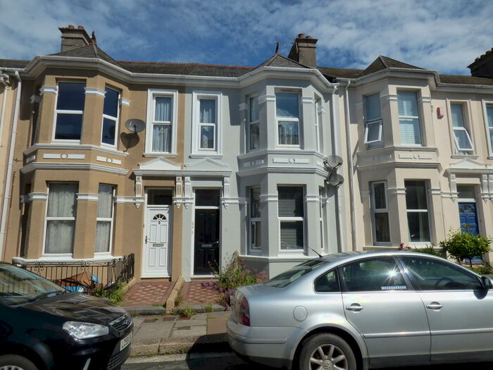 2 Bedroom Apartment To Rent In Old Park Road, Peverell, PL3