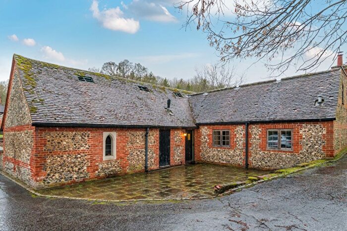 2 Bedroom Flat To Rent In Henley Road, Medmenham, Marlow, SL7