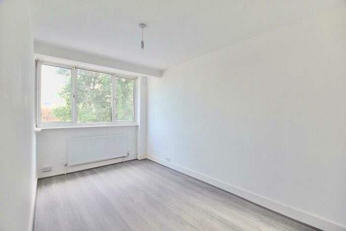 4 Bedroom Semi-Detached House To Rent In Stevenage Road, E6