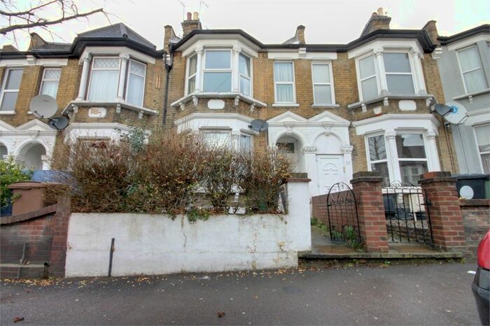 2 Bedroom Flat To Rent In Grove Road, Walthamstow, London, E17