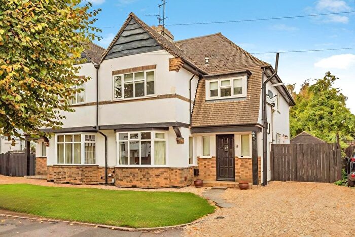 4 Bedroom Semi Detached House To Rent In Brackley Close, Peterborough, PE3