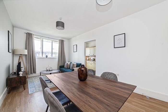 1 Bedroom Flat To Rent In Celandine Drive, Hackney, E8