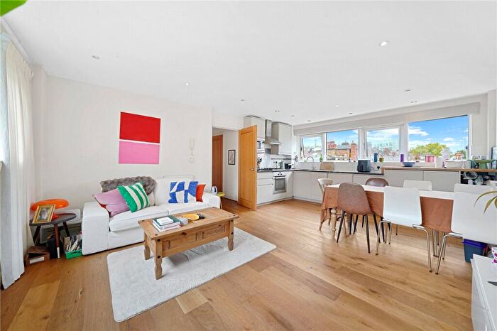 2 Bedroom Apartment To Rent In Goswell Road, EC1V