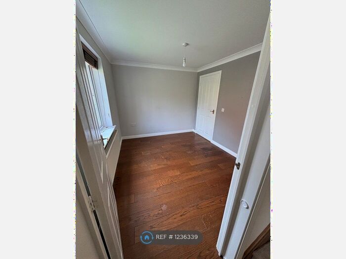 3 Bedroom Detached House To Rent In Harrow Way, Reading, RG41