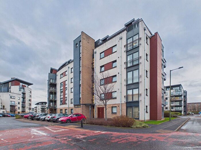 3 Bedroom Flat To Rent In East Pilton Farm Crescent, Pilton, Edinburgh, EH5