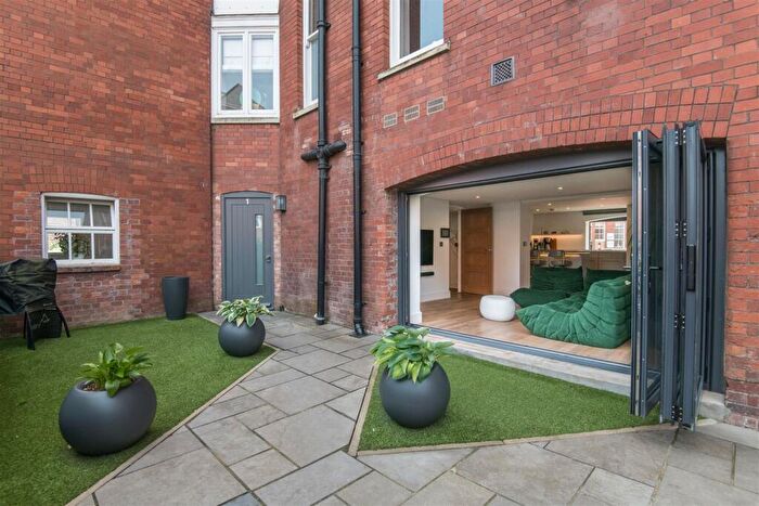 2 Bedroom Flat For Sale In Southernhay East, Exeter, EX1