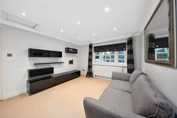 1 Bedroom Flat For Sale In Albany Mews, Barnsbury, London, N1