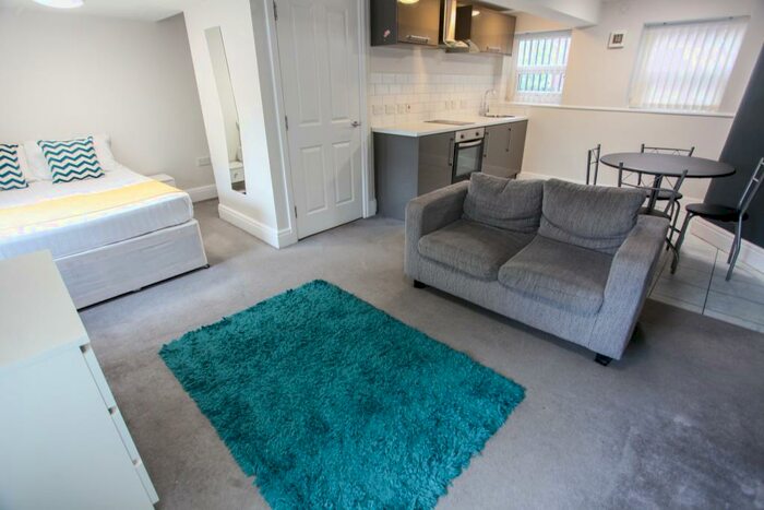 Studio To Rent In Everton Road, L6