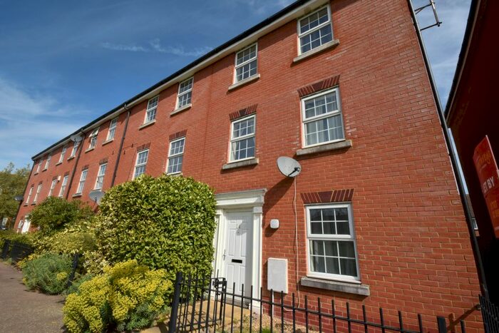 6 Bedroom Terraced House To Rent In Horsa Gardens, Hatfield, AL10