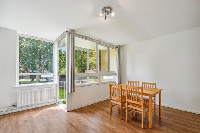 4 Bedroom Flat To Rent In Batten Street, Battersea Park, SW11