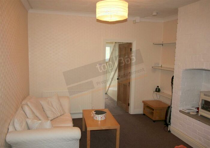 4 Bedroom Terraced House To Rent In **£pppw Excluding** Elmsthorpe Avenue, Nottingham, NG7