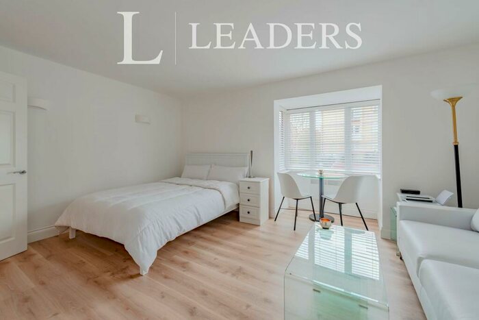 Apartment To Rent In Beacon Court, Horsham, RH13