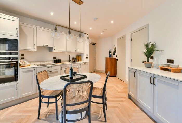 2 Bedroom Flat To Rent In Clifton Mansions, Park Avenue, London, NW2