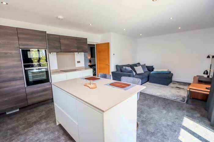 2 Bedroom Flat To Rent In Albert Road, Clevedon, BS21